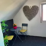 Spacieux A Avec Vue Sur Jardin, 100 M² *