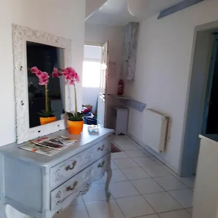 Spacieux A Avec Vue Sur Jardin, 100 M² アパート