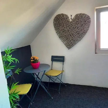 Spacieux A Avec Vue Sur Jardin, 100 M² *
