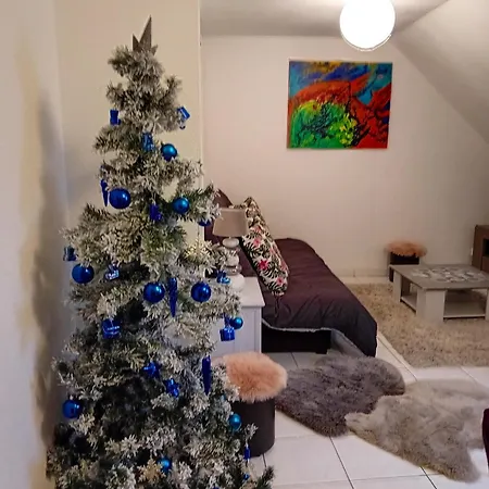 Spacieux A Avec Vue Sur Jardin, 100 M² アパート *