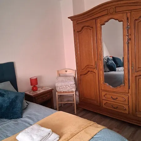 Spacieux A Avec Vue Sur Jardin, 100 M² アパート *